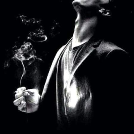 ایک درویش میرے جسم کو چھو کر بولی 💔

کیا عجیب لاش ہے سانس بھی لیتی ہے😢