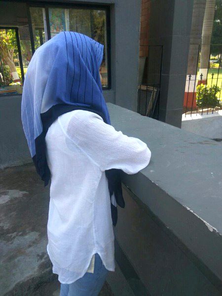 Mqin kabil e tareef hun na kabil e tehseen
Ik suljhi hui larki uljhay mizaj ki