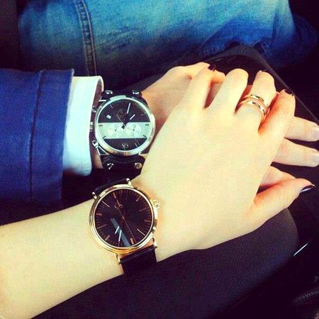 Tara hatt ma Mara hatt ho or hum dono k hatt ma gari ho