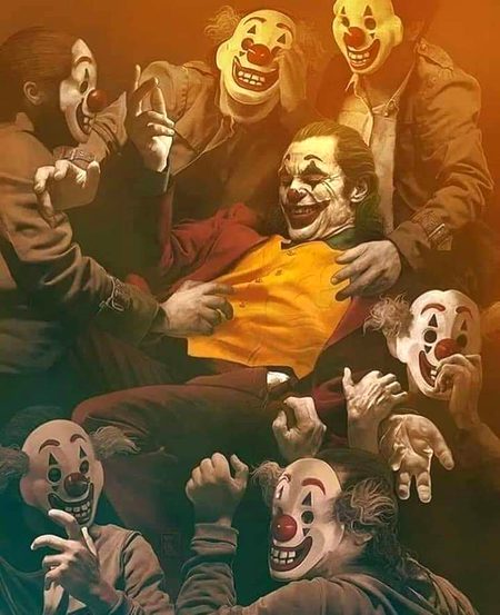 یہ جُھوٹ مُوٹ کا ہَنسنا بھی کیا اذیت ہے
کہ تَھک گئے ہیں مرے خَدوخال چہرے کے