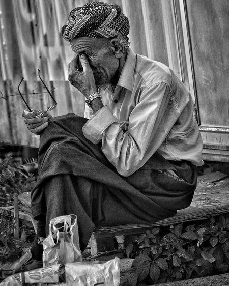 جب بھی چھوتا ہے مجھے دشت میں ٹھنڈا جھونکا

میں سمجھتا   ہوں  میری  ماں  کی  دعا  آئی  ہے