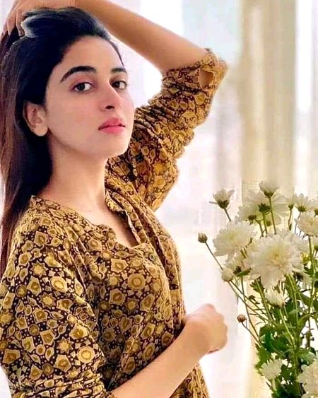 تیری حسیں نگاھوں______کے تبسم کی قسم،،،،،،
سو بھی جاوں تو تیرے خواب جگا دیتے ھیں،،،،