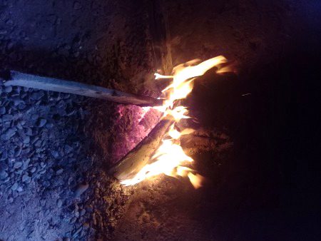 Sardi main aag ka apna maza😀👍