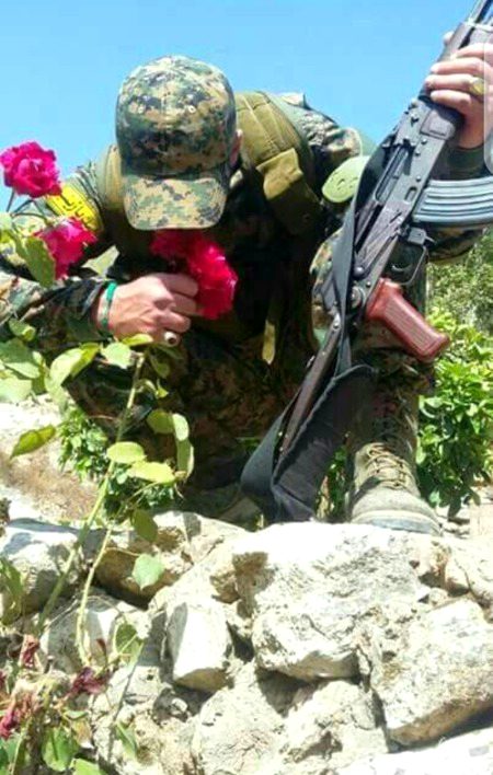 بڑا ہی خاموش سا انداز ہے تمہارا سمجھ نہیں آتی فدا ہو جائیں کہ فنا ہو جائیں😍😍😀My CRUSH