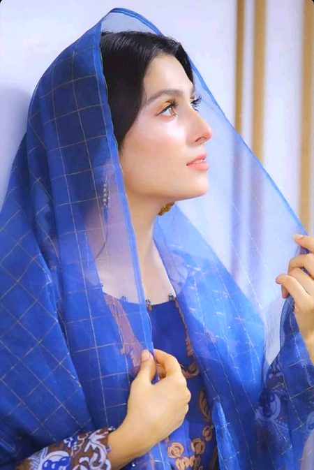 Ru baroo milo gy to qail ho jao gy 👉♣️
Tasveer me hm Zara magroor lgty he 👉♦️