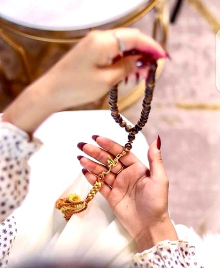 جب کوئی امید نہ ہو تب زیادہ یقین سے مانگو  کیونکہ معجزے خدا کی شان ہیں💗🥀