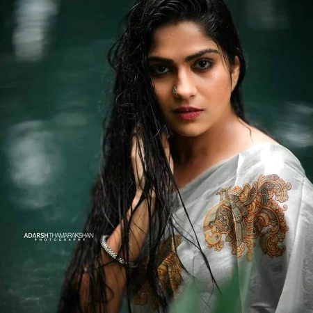 تیری بھیگی ہوئی زلفوں کے تقدس کی قسم،
تو جہاں بال نچورئے____وہاں مے خانہ بن جائے،🔥