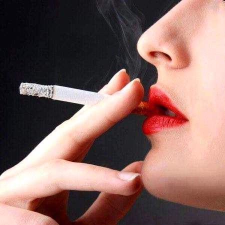 بڑا حکیم تھا جس نے ایجاد کی سگریٹ 
اڑھائی انچ میں غم کا علاج رکھا ہے