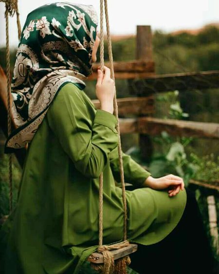 لفظ تاثیر سے بنتے ہیں تلفظ سے نہیں
اہل دل آج بھی ہیں اہلِ زُباں سے آگے