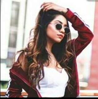 غرور نہیں ھے مُجھ میں.n2مگر ہاں ضدی کمال کی ھوں.p1ا