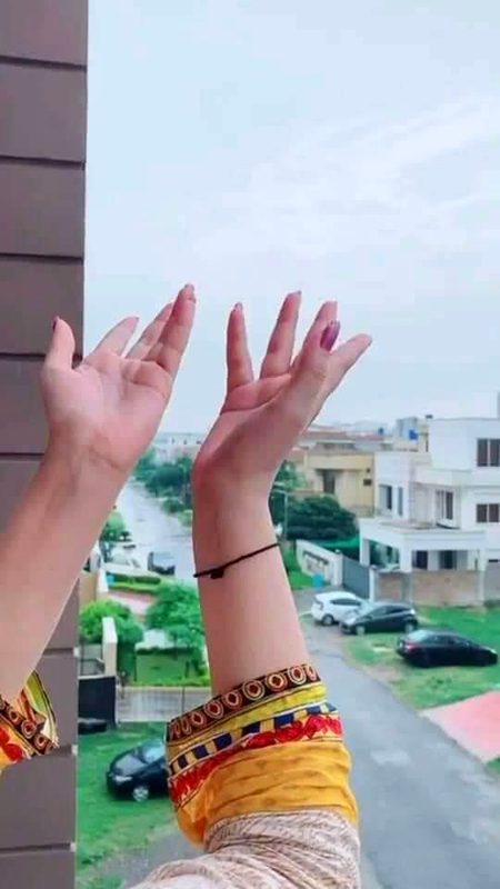 Meri SB sy guzarish Hy k jb apny beitye k liye lerki dekhnye jyn meherbani ferma k uski  shkal zaror dekhyn😞dosron ki beityon ko bdh mai🤐