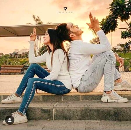 بس اتنی سی عمر چاہیے مجھے
 نہ مرؤں تجھ سے پہلے, نہ جیؤں تیرے بعد.