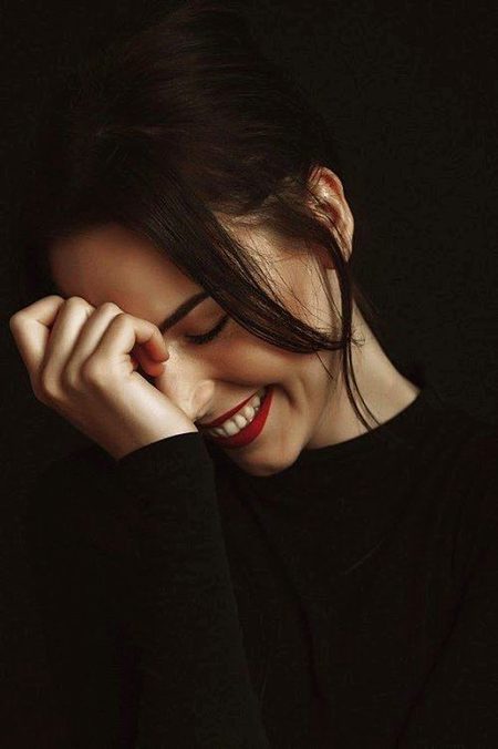 اس طرح ہم اپنا غم چھپاتے ہیں
دل روتا ہے اور ہم مسکراتے ہیں💔☺️