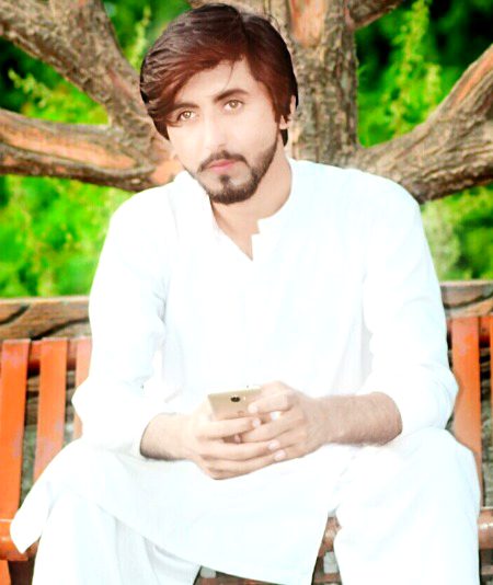  ہماری آنکھیں اداس غزلوں کا قافیہ ہیں
مرشد


At Zindagi 🙏
ہمارا چہرہ پرانے وقتوں کی شاعری ہے،