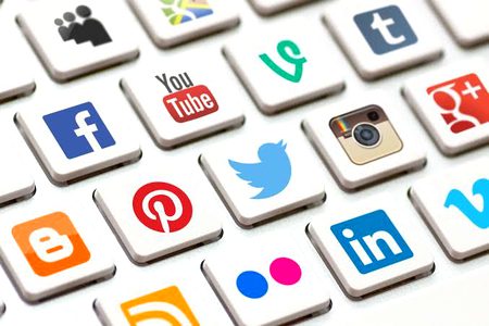 *ترقی اتنی ہوئی ہے کہ ہزاروں میل دور بیٹھے ہوئے لوگوں کو سن سکتے ہیں* 

 *دیکھ سکتے ہیں اور بے حس اتنے ہوئے ہیں* 

 *کہ پاس بیٹھے لوگوں کی تکلیف نہ دکھتی ہے نہ محسوس ہوتی ہے*