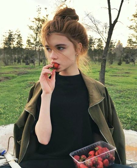 میں نے دیکھا نہیں رنگوں سے جدا کر کے اُسے
اُس نے جو پہنا وہی میرا پسندیدہ ہُوا

افضال نوید