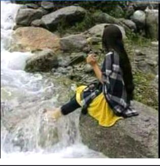 اُسے فرصت نہیں مِلتی ذرا سا یاد کرنے کی.n1اُسے کہے دو ہم اُنکی یاد میں فرصت سے بیھٹے ھے.m1ا