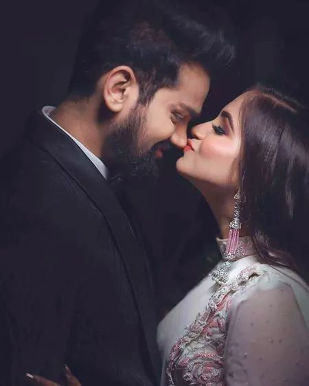 چھپ کے ملنا بھی 💝💑💏رائیگاں ہی گیا 😘 اس کی خوشبو😘😘 بدن سے آنے لگی😌😌