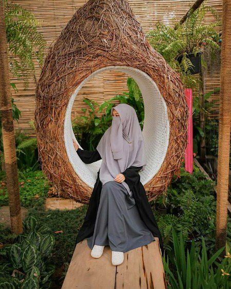 اپنے دل کو مضبوط بنائیں اور اللہ پر بھروسہ رکھیں وہ آپ کی ہر مشکل آسان کر دے گا