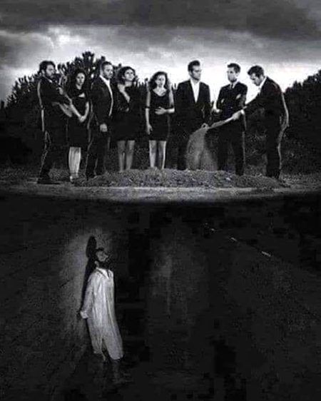 تو نے ڈال دی خاک مجھ پہ    رقیبوں   سے مل کہ۔۔
 حسین  ہاتھوں  کی قسم  زندہ  تھے قبر  میں  ہم۔: