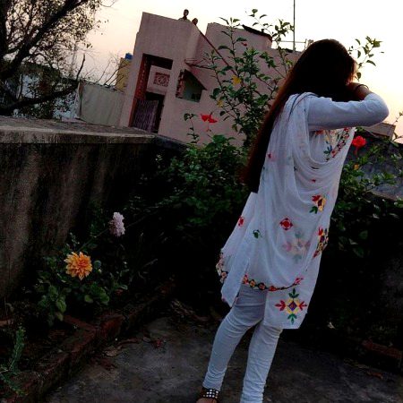 خود کو اچھا دکھانے کے ليے لوگ اکثر ميری برائی کرتے ہیں 🖤! 😏