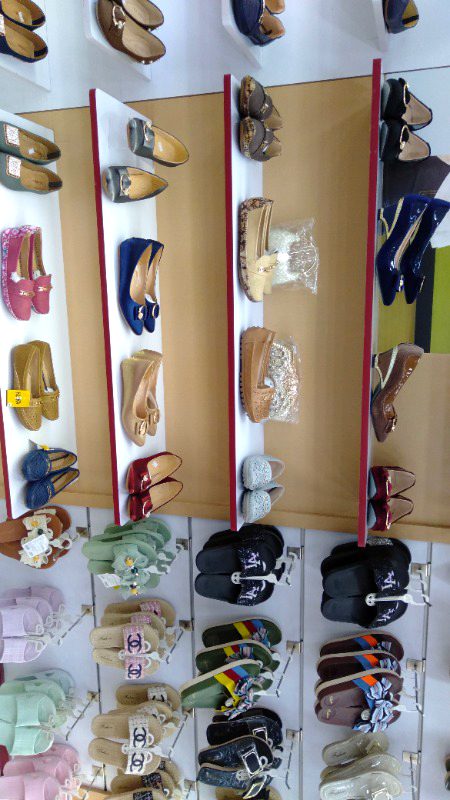 New imported nd branded shoes in our new branch 😍😍hmari new shop bani h mianwali Me koi mianwali ki larki h.??