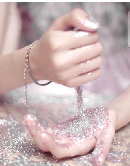 Khushi jANAB Khushi ki bt kerty ho 🥺Woh toh dokha hotii Hy tateli 🦋k per sy b halki hotii hyn jb k DUKH pharah ki terah hotaa hy 😔 jhan takleekh ho jamh jata Hy 😓