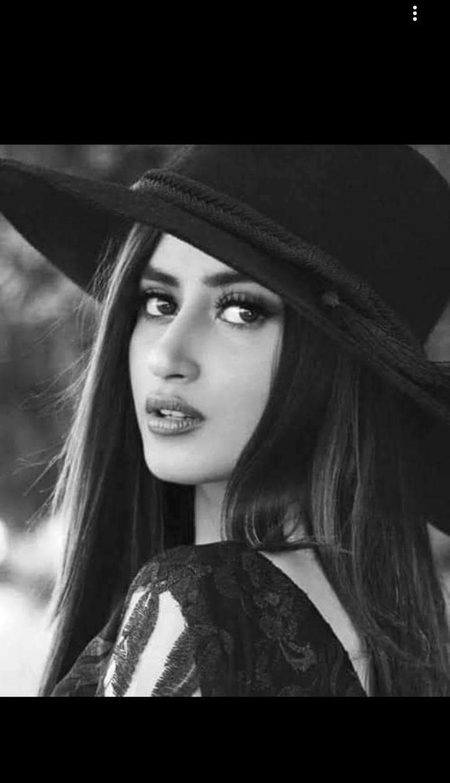 HUM MATLABI NHI.
KI CHAHNE WALO KO DOKHA DEE.
BAS HUME SAMJHNA HAR KISI KI BS KI BAT NHI 💔