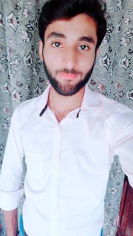 ٹوٹ سا گیا ہے میری چاہتوں کا وجود😑😑😑..... 😶😶😶 اب کوئی اچھا بھی لگے تو ہم اظہار نہیں کرتے