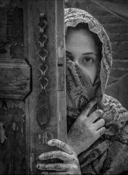 خدا کے لیے چھوڑ دو اب یہ پردہ
کہ ہیں آج ہم تم ،نہیں غیر کوئی⁦⁦❤️⁩

