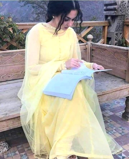 کیا فرشتے چلے گئے ہیں اب کاندھوں سے۔۔۔😏
 کہ اب لوگ، لوگوں کا حساب کرتے ہیں۔۔۔🙄