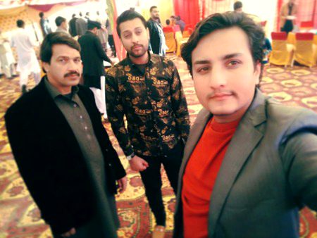 اپنائیت کے ڈسے ہوئے لوگ اجنبیت میں پناہ ڈھونڈتے ہیں..!!