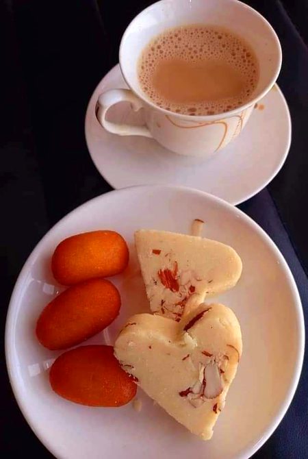 #چائے سے دوستی,#برفی سے پیار...
یہی میرا #ہفتہ...اور    .یہی میرا #اتوار.☕😍😘
