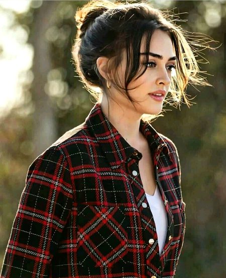 تتلیاں آ کر بیٹھ گئ میری کتاب پر🍁🌱 
ذکر آ یا  جب  تیرا  داستانوں  میں🌷🌹