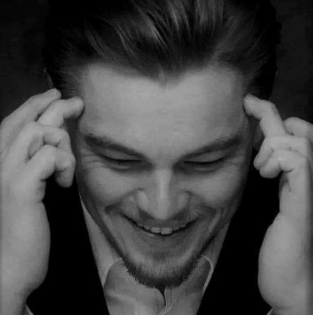 ہر شخص نے پرکھا ہے ایسے
سارے امتحان ہم پر فرض ہوں جیسے🖤

محفل_سخن 
ادب_کا_سفر