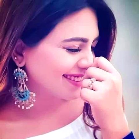 میرے چپ رہنے سے ناراض نہ ہوا کریں.کیونکہ  خوبصورت لوگ کم بولتے ہیں