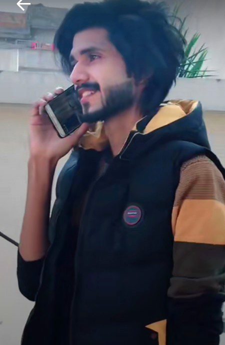 Tumhri tasveer ke sahare 😍
Mosam ksi gozre😊