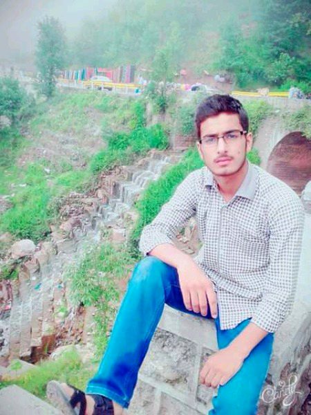 Kya kahen kuch kaha nahi jata, Dard hai par saha nahi jata, Mohabbat ho gaye hai is kadar apse ki bina yaad kiye apko raha nahi jata.....😍 Mustti