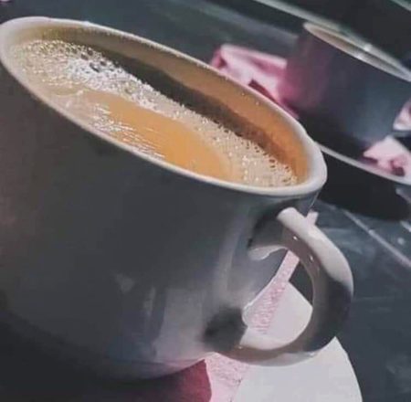 مشروب مضرِ صحت سبھی ہم نے ترک کئے
ایک چھوڑی نا گئی ہم سے یہ چائے ہائے😋