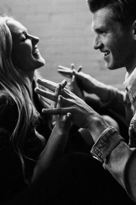 میری 💋💋سادہ سی مسکراہٹ میں😊😊 تمہاری چاہت کے 💏💏💏رنگ بولتے ہیں💞💞