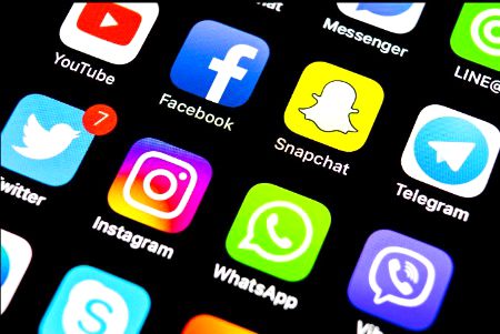 📱🖥️اپنے سوشل میڈیا (واٹس ایپ ، فیسبک وغیرہ) کو اللہ کا دین پھیلانے کے لئے استعمال کریں!


✨ اللہ فرماتا ہے
*تم میں سے ایک جماعت ایسی ہونی چاہیے جو بھلائی کی طرف بلائے اور نیک کاموں کا حکم کرے اور برے کاموں سے روکے اور یہی لوگ فلاح اور نجات پانے والے ہیں۔* 
📘 سورة آل عمران : 104