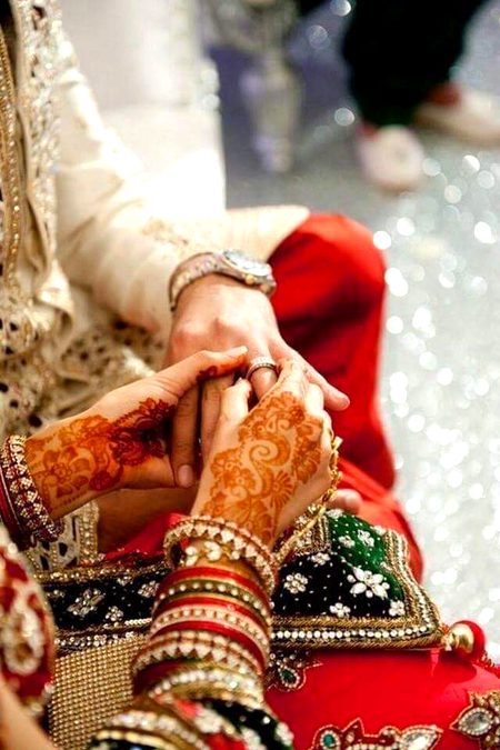 ہم نے اک حسین خواب دیکھا ہے
خود کو فیصل آباد میں تیرے ساتھ دیکھا ہے
