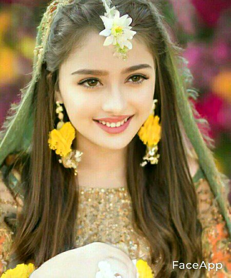 Who is she??🇵🇰Celebrity
