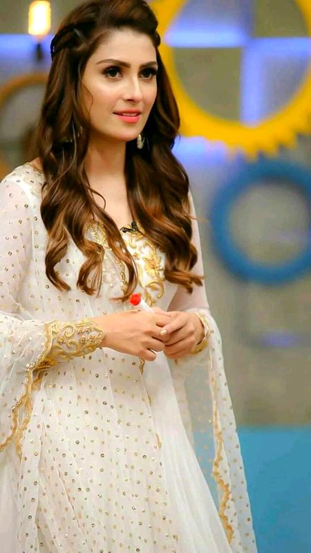 مان ٹوٹے یا انسان 🙂
توڑنے والے کو کب قدر ہوتی ہے🖤🥀