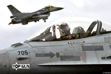 سمجھتا ہے تو راز ہے زندگی
فقط ذوقِ پرواز ہے زندگی۔