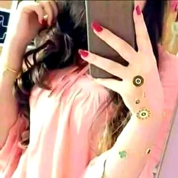 50 selfian' lene k baad mujhe andaza hua..๐dill saaf hona chahiye ,๐shakl mai kuch nhi rkha ๐๐๐ SyCo_.โโค