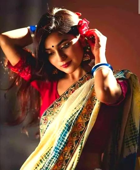 😘😘وہ خوبصورت ہے😌😌 اتنی خوبصورت کہ کبھی کبھی مجھے گمان 🌙ہوتا ہے کہ😉😉 دن میں چاند...
نکلا ہے.