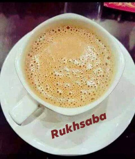 شاعر کہتا ہے کہ تیری چاہت کے سوا دنیا میں رکھا کیا ہے 
لگتا ہے شاعر نے ھمارے شہر کی چائے نہیں پی❤.a7