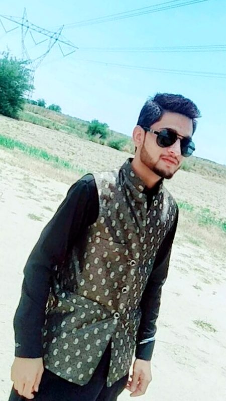ارے کوئی جاؤ ان بادلوں کو دلاسہ دو

بڑی بھول ہوئی ہم انہیں حال دل سنا بیٹھے💔