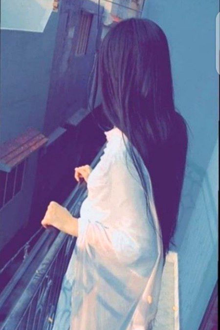 phirta rahoon dar badar
milta nahi tera nishaan
hoke judaa kab main jiya
tu hai kahaan main kahaan

💓💓💓